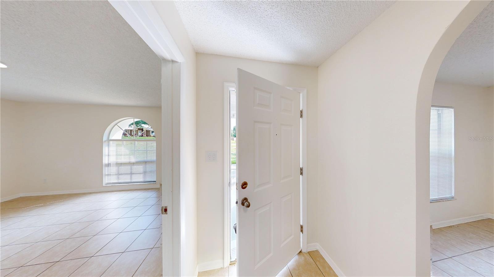 Image 4 of 26 For 15905 Hidden Lake Circle