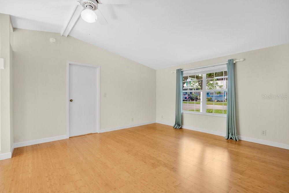 Image 7 of 29 For 520 Taylor Drive