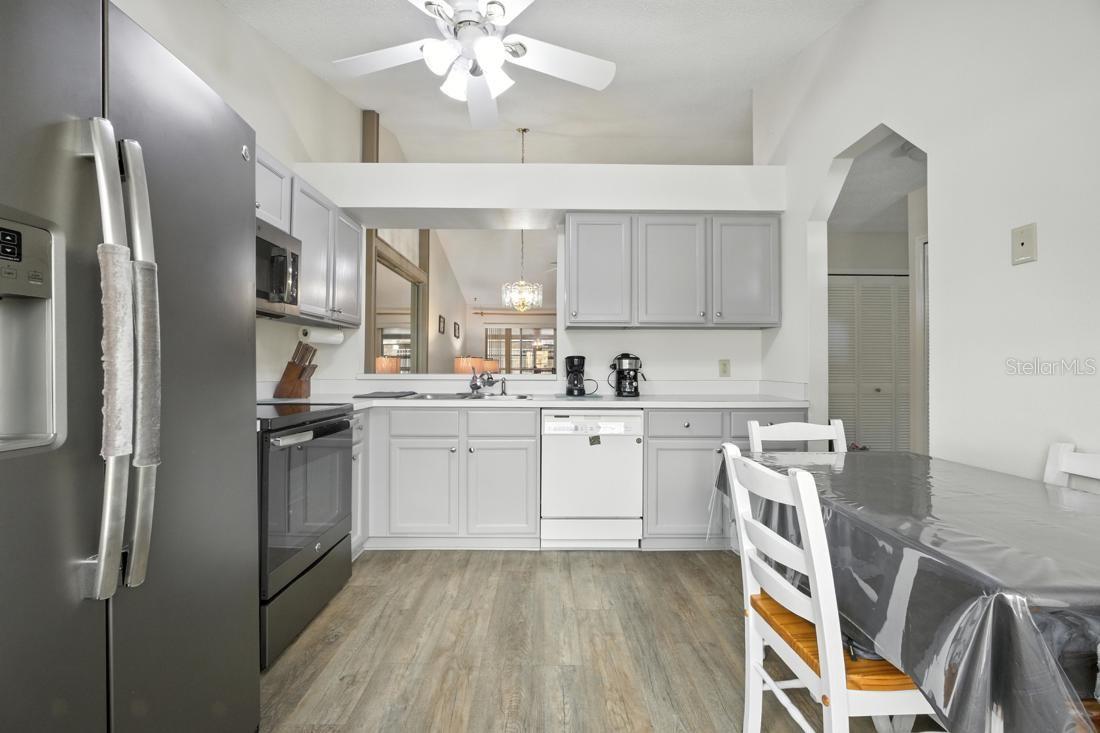 Image 5 of 21 For 3280 Villa Way Circle