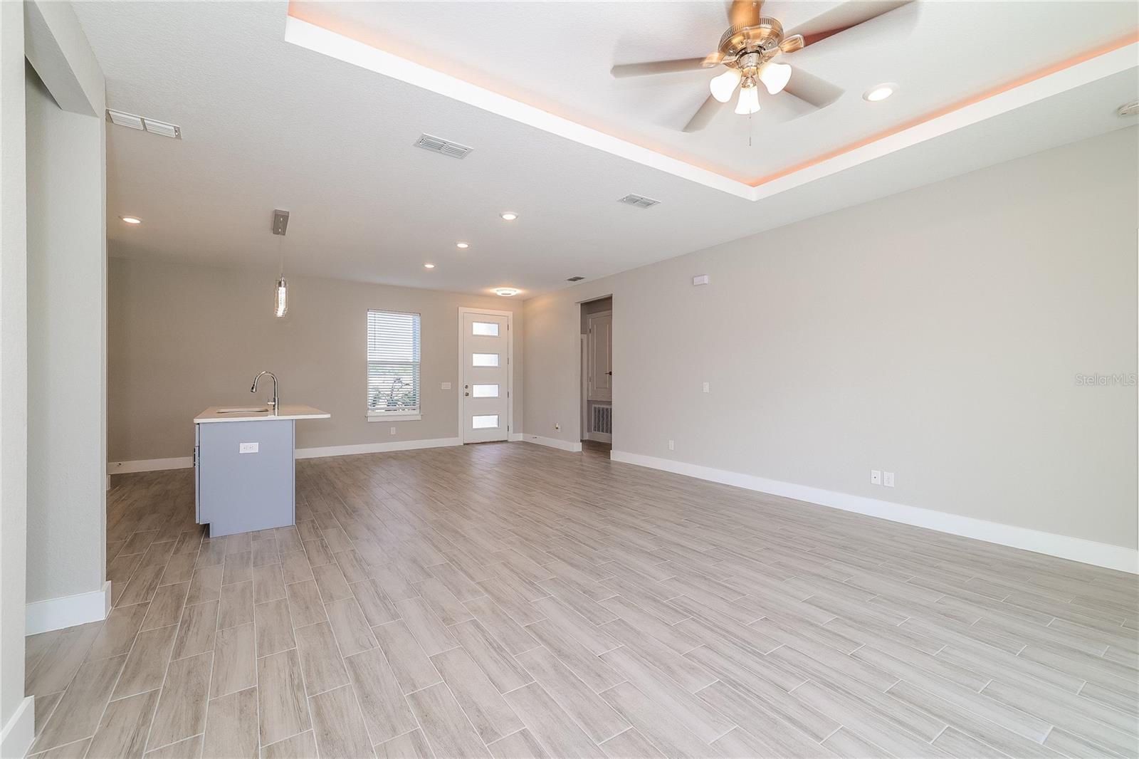 Image 3 of 15 For 1055 Desmoines Lane