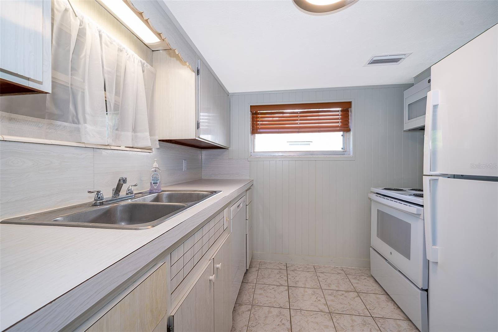 Image 14 of 21 For 2918 Central Boulevard