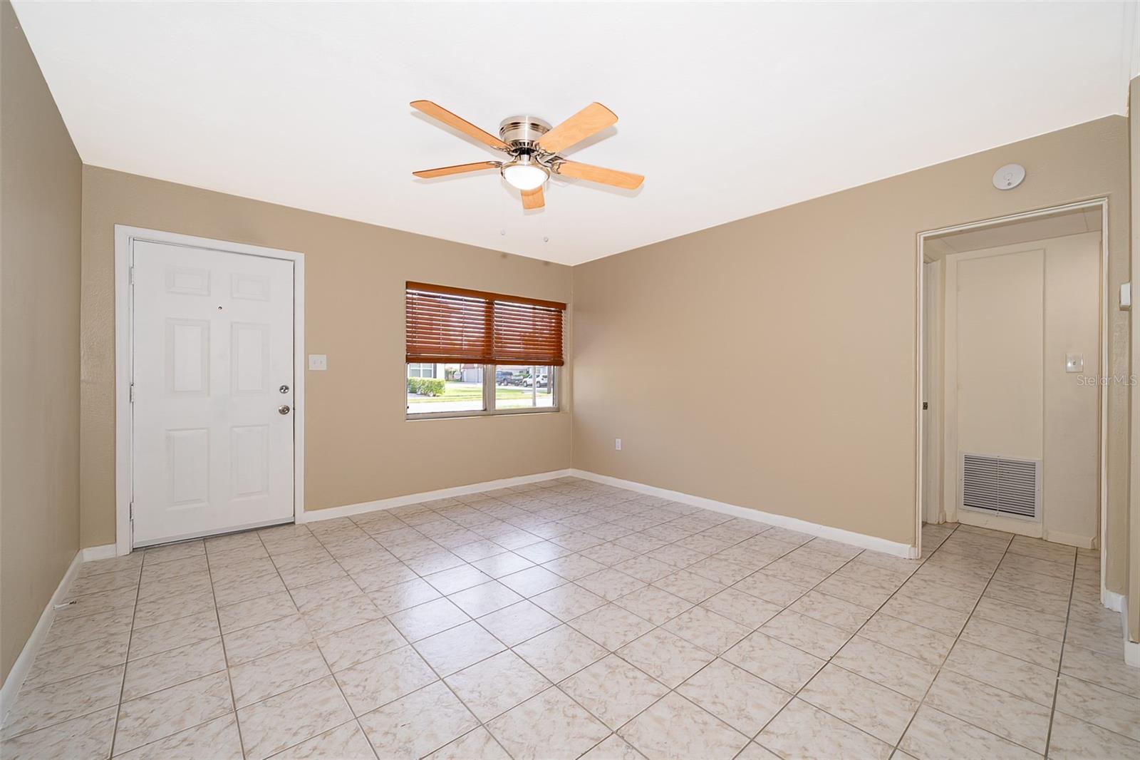 Image 8 of 21 For 2918 Central Boulevard