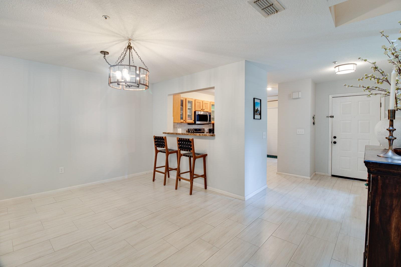 Image 14 of 38 For 641 Maple Oak Circle 101
