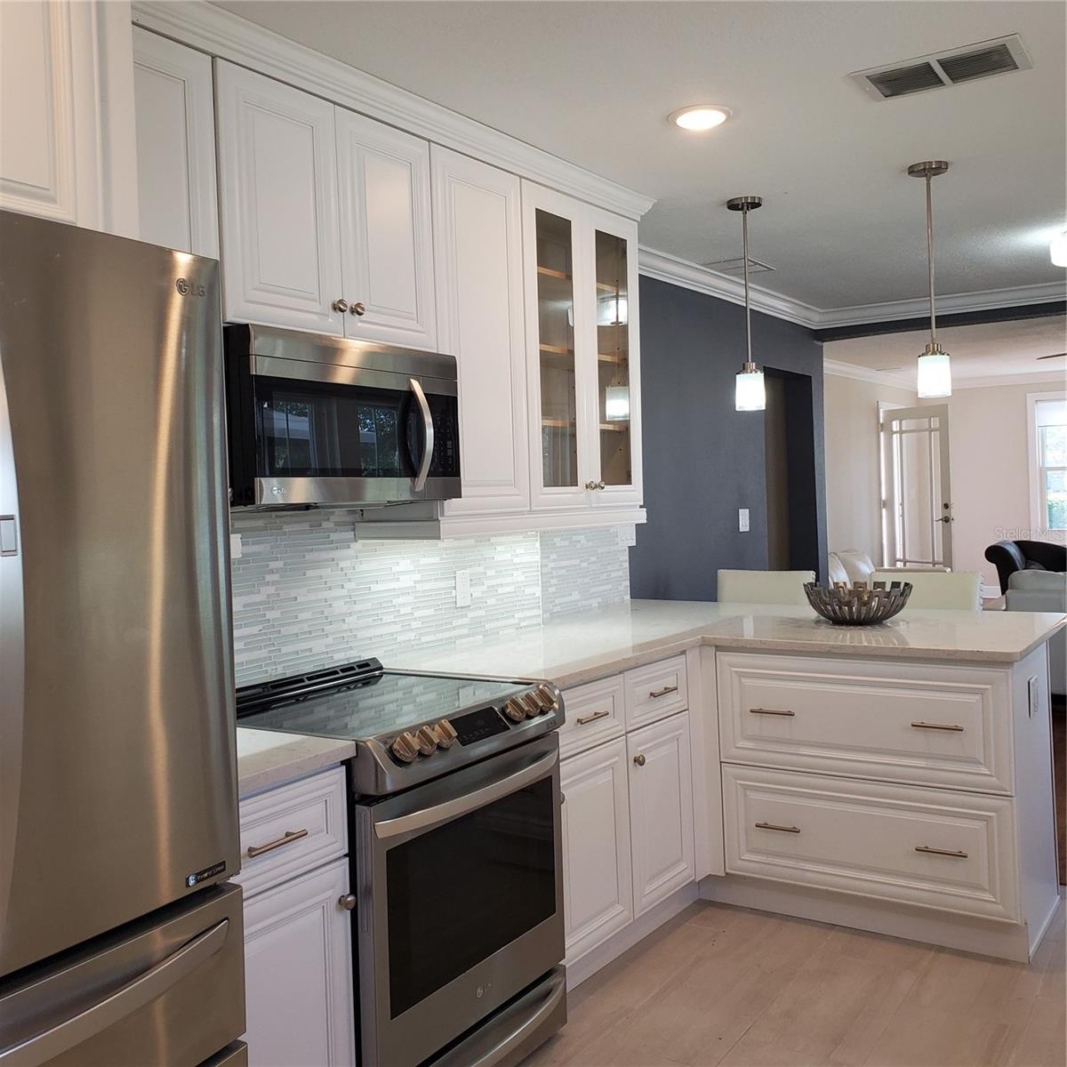 Image 11 of 29 For 421 Kaley Street
