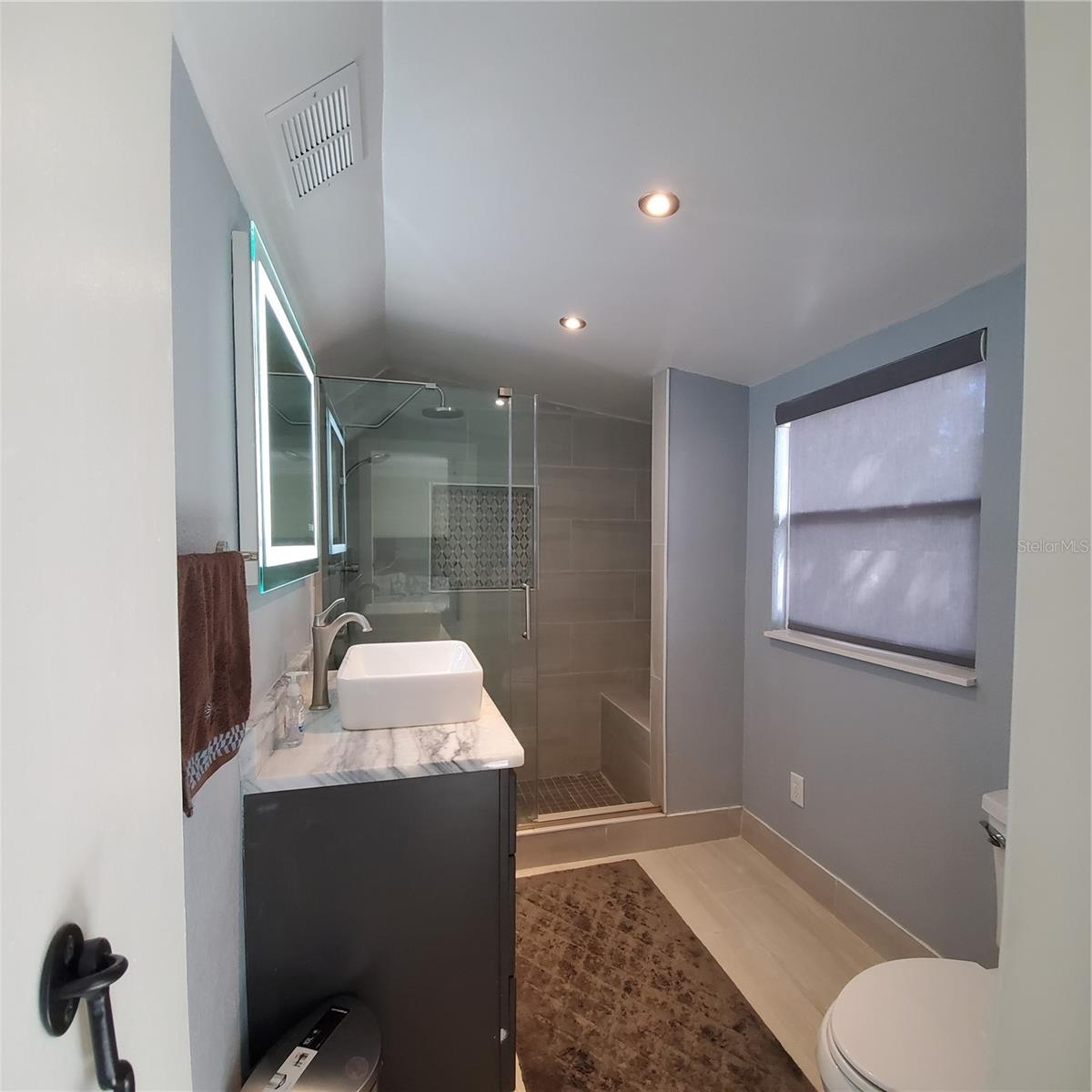 Image 18 of 29 For 421 Kaley Street