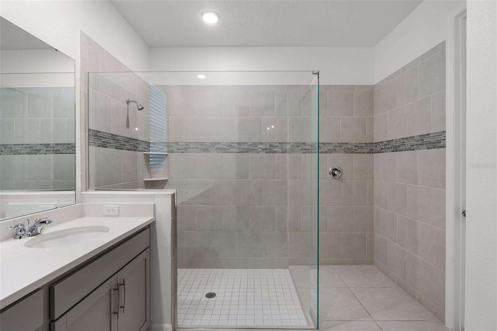Image 14 of 39 For 8913 Coconut Breeze Drive