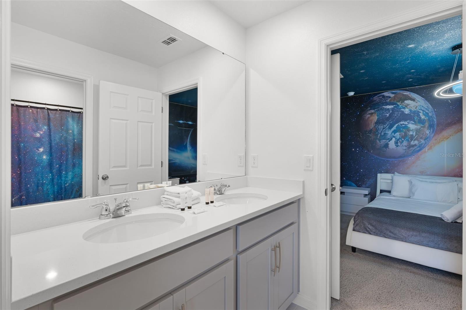 Image 18 of 39 For 8913 Coconut Breeze Drive