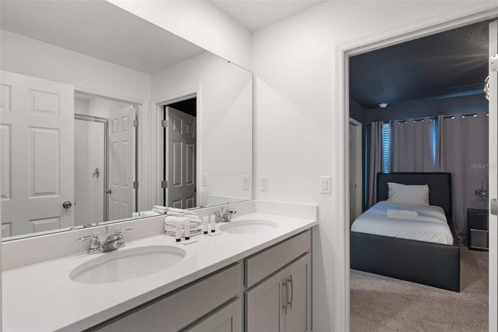 Image 21 of 39 For 8913 Coconut Breeze Drive