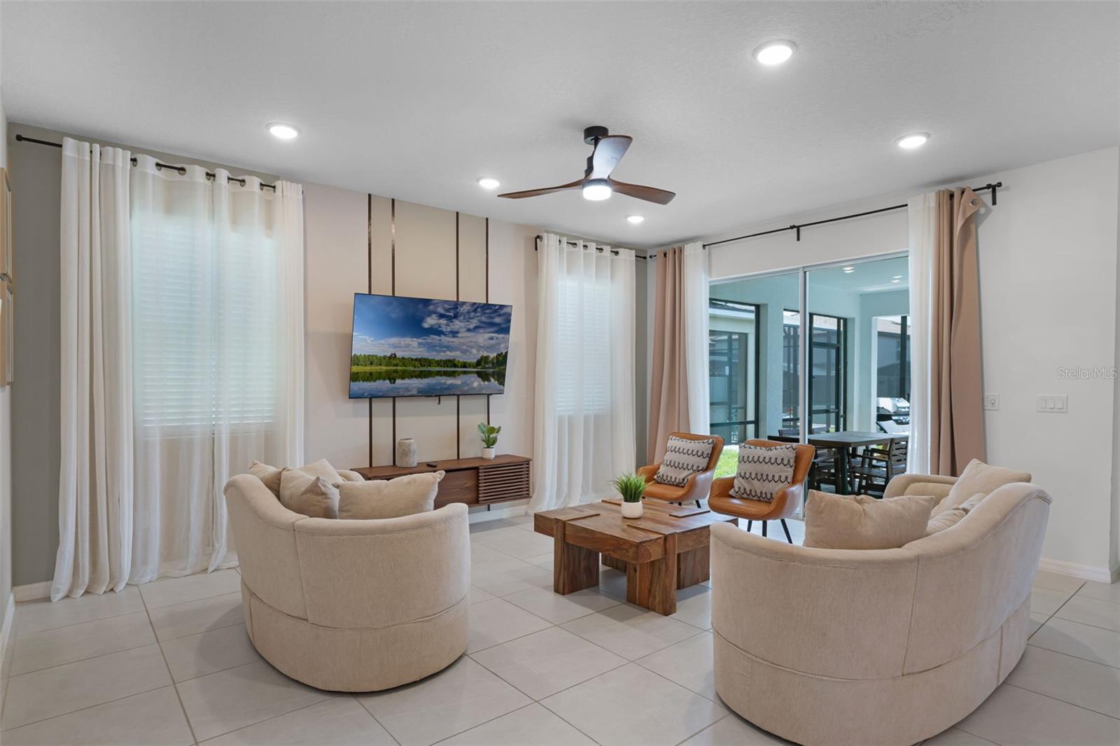 Image 4 of 39 For 8913 Coconut Breeze Drive