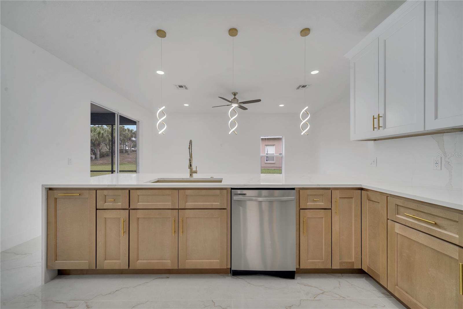 Image 20 of 71 For 2556 Volta Circle