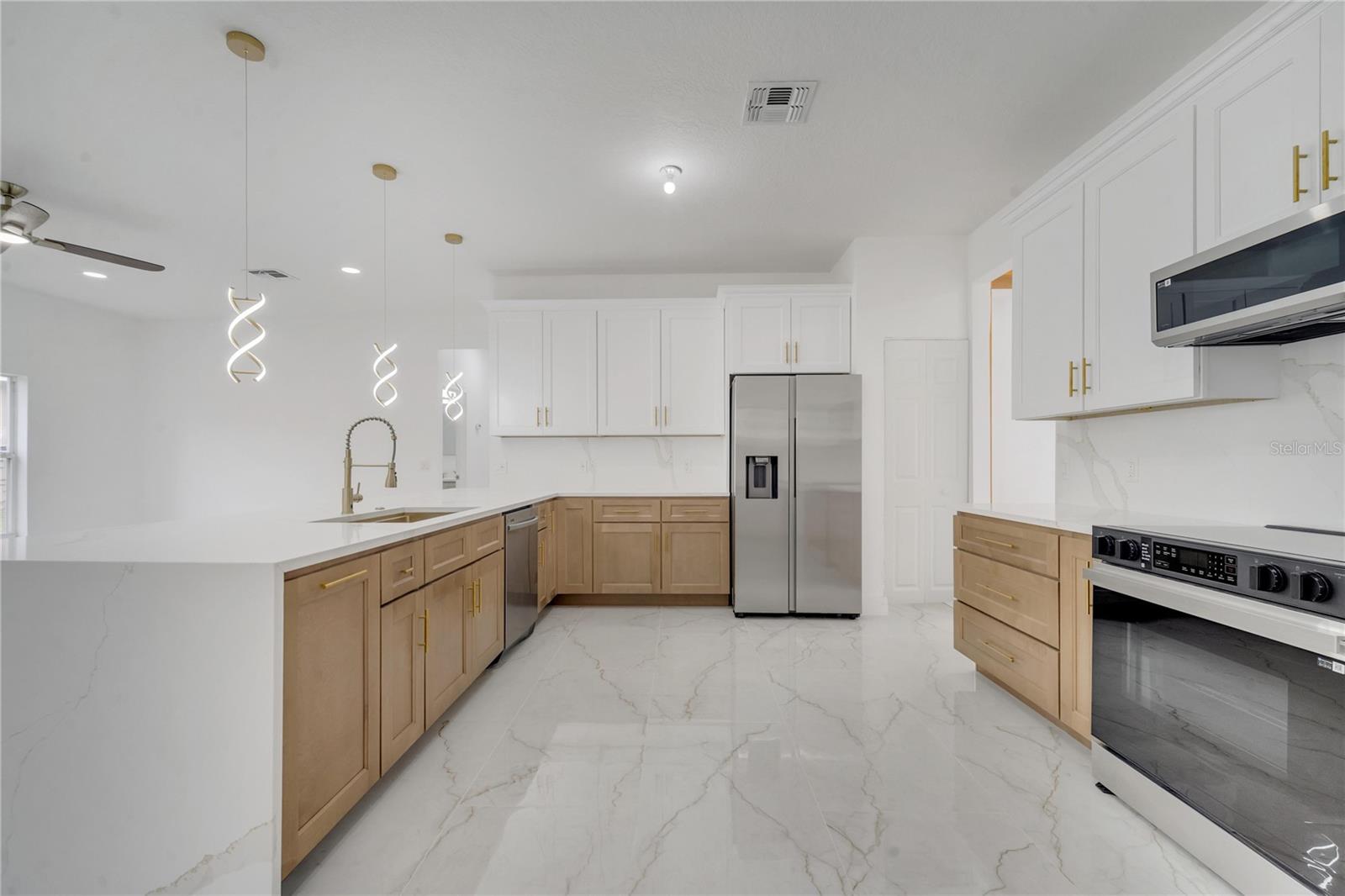Image 21 of 71 For 2556 Volta Circle