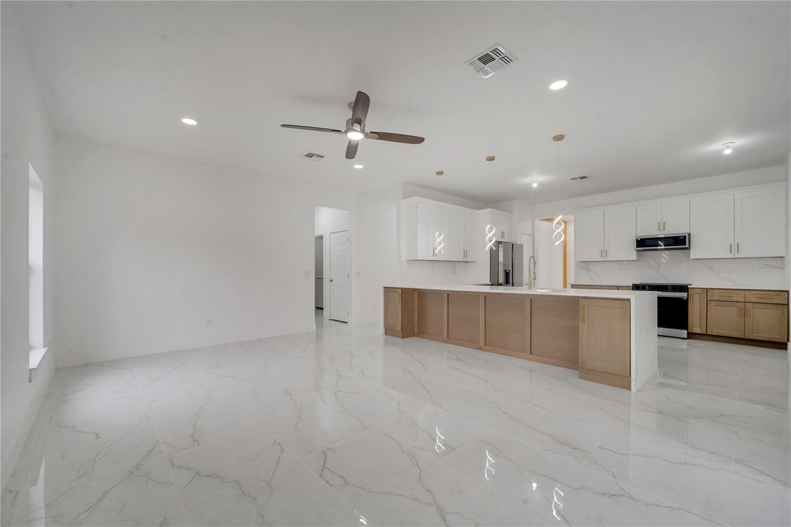 Image 26 of 71 For 2556 Volta Circle