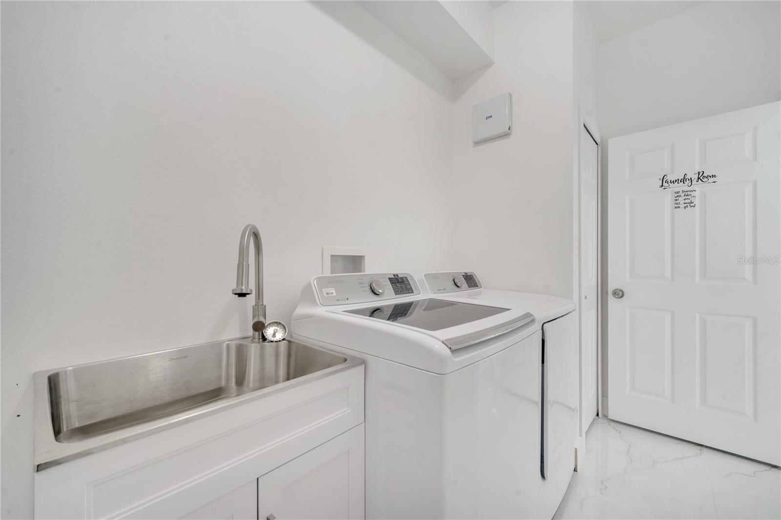 Image 31 of 71 For 2556 Volta Circle