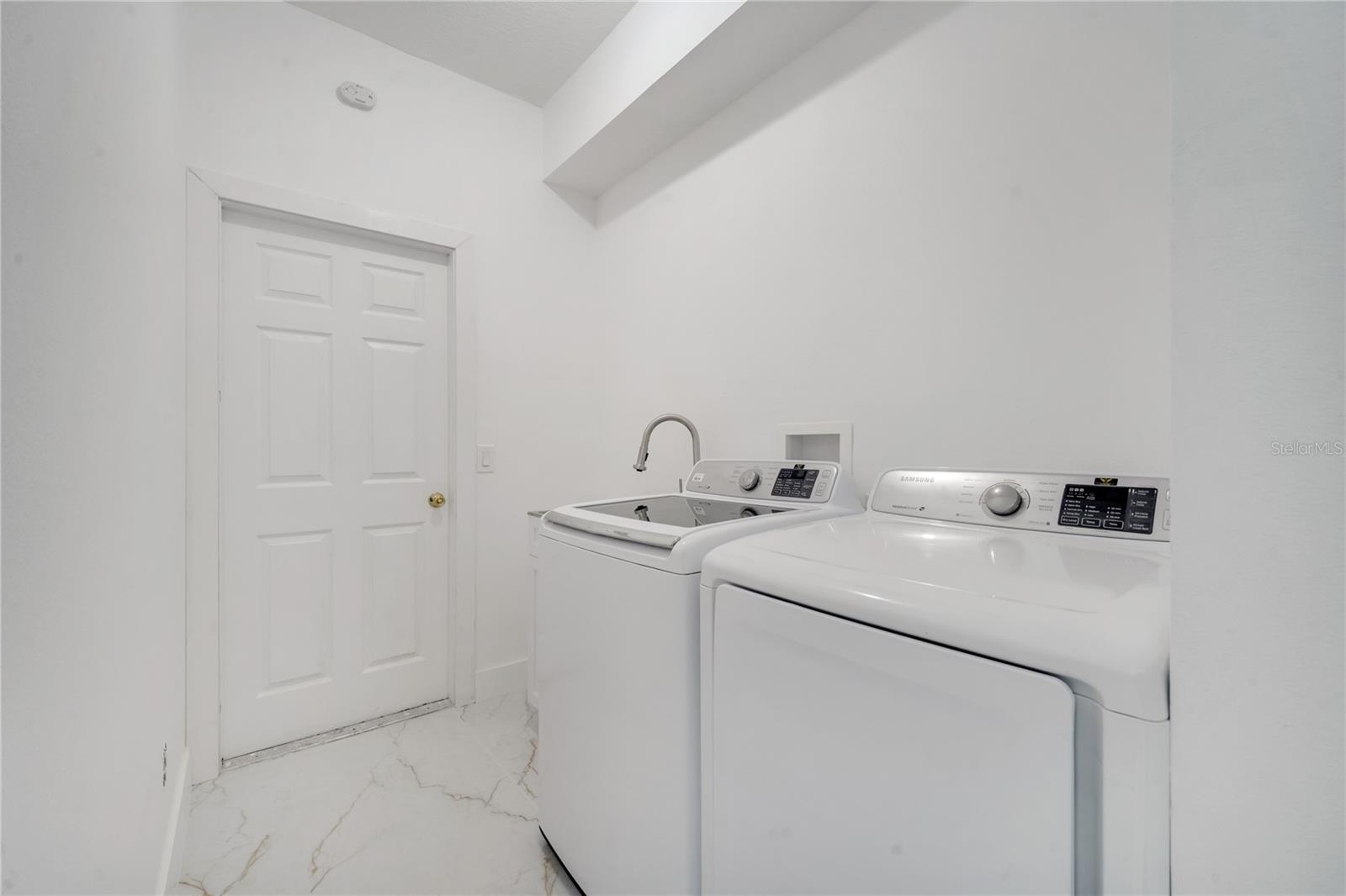 Image 32 of 71 For 2556 Volta Circle