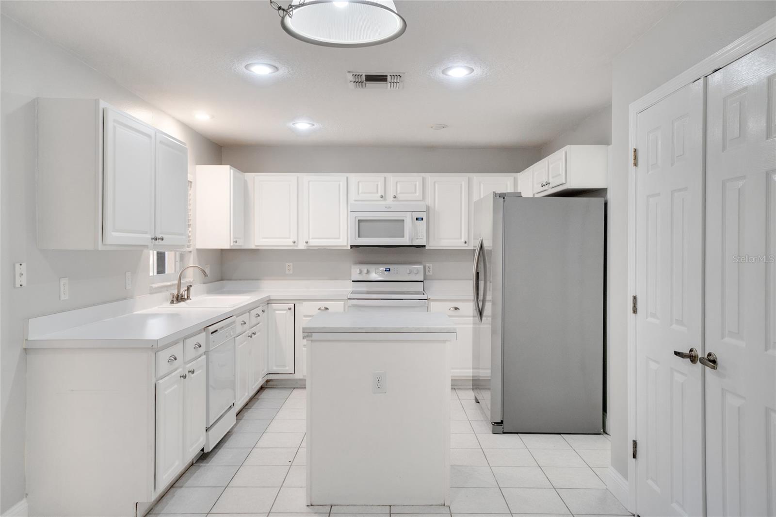 Image 10 of 41 For 3519 Gatlin Place Circle