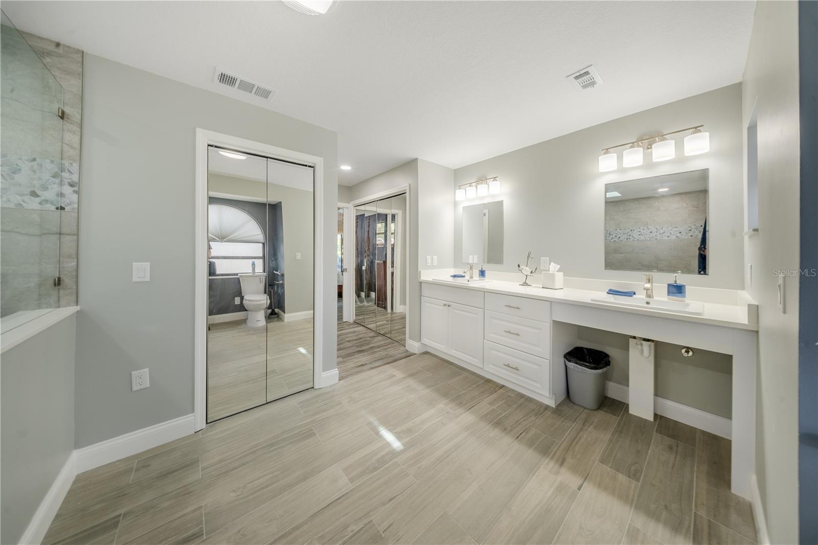 Listing photo id 8 for 346 Keller Court