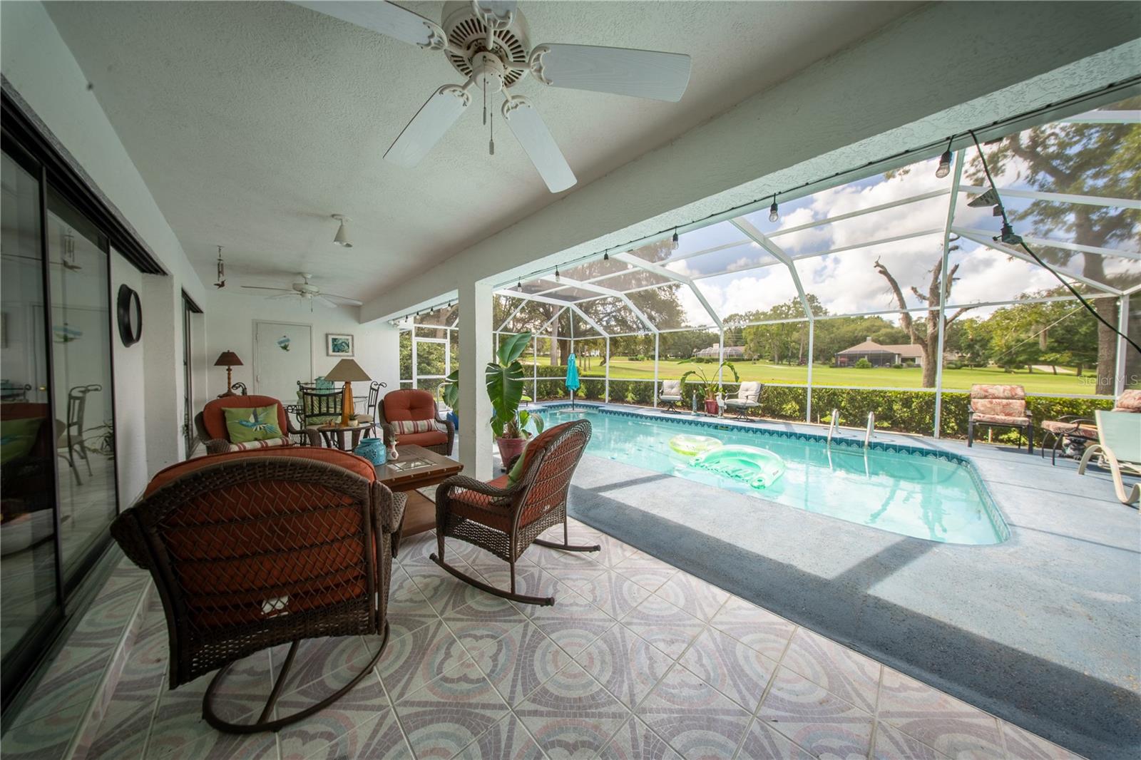 Listing photo id 12 for 346 Keller Court