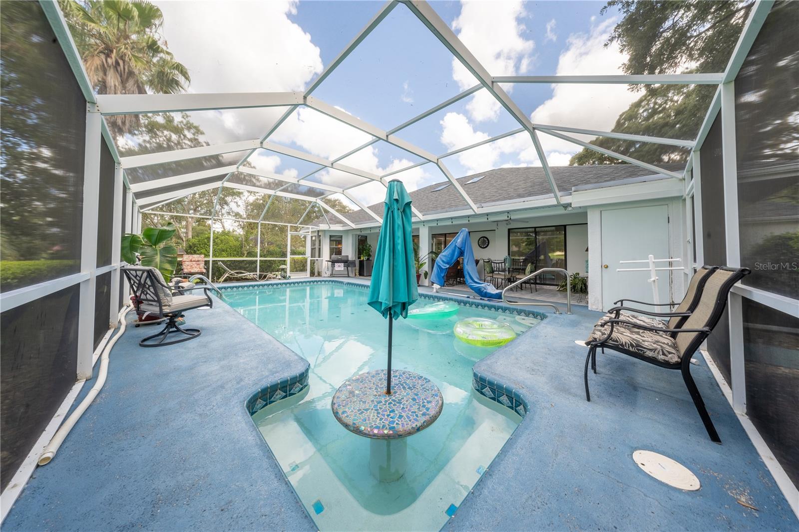 Listing photo id 14 for 346 Keller Court