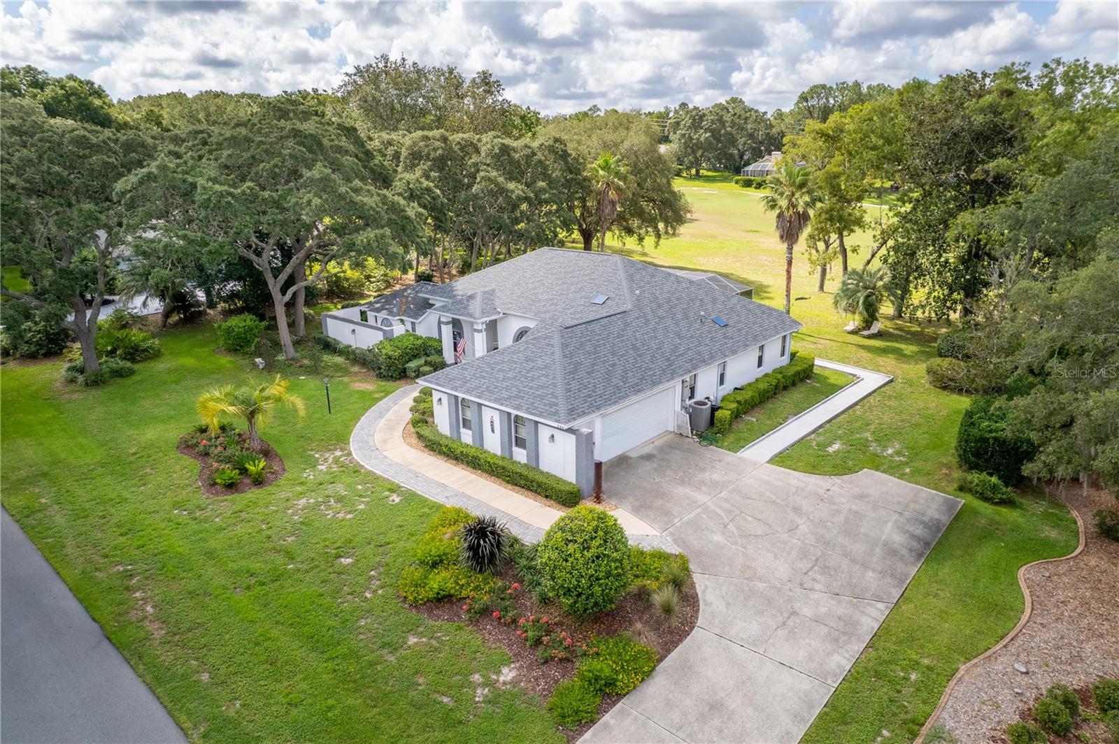 Listing photo id 0 for 346 Keller Court