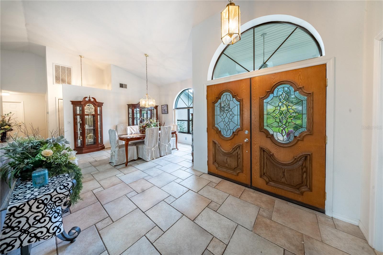 Listing photo id 1 for 346 Keller Court