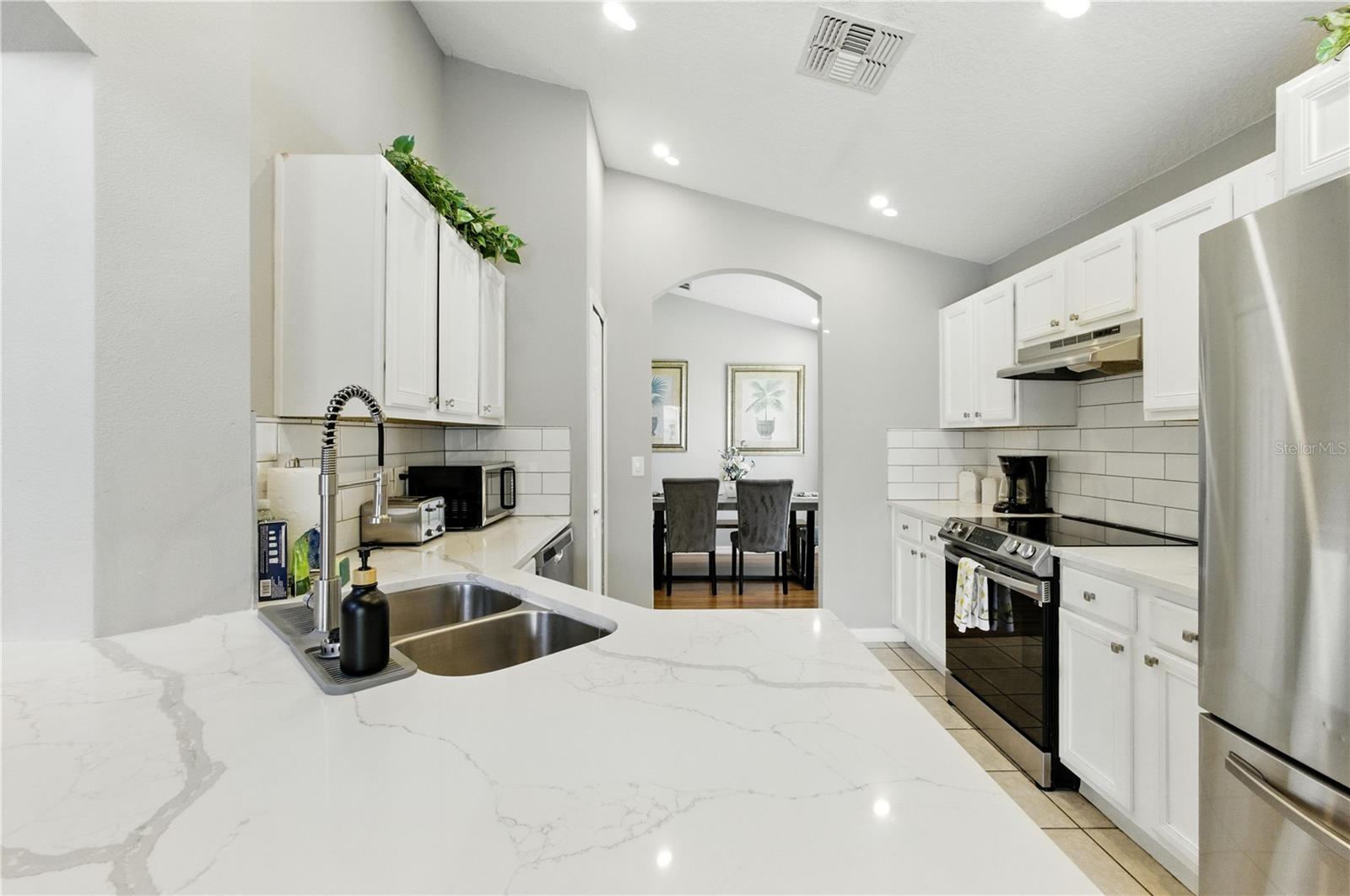 Image 11 of 61 For 255 Cordova Avenue