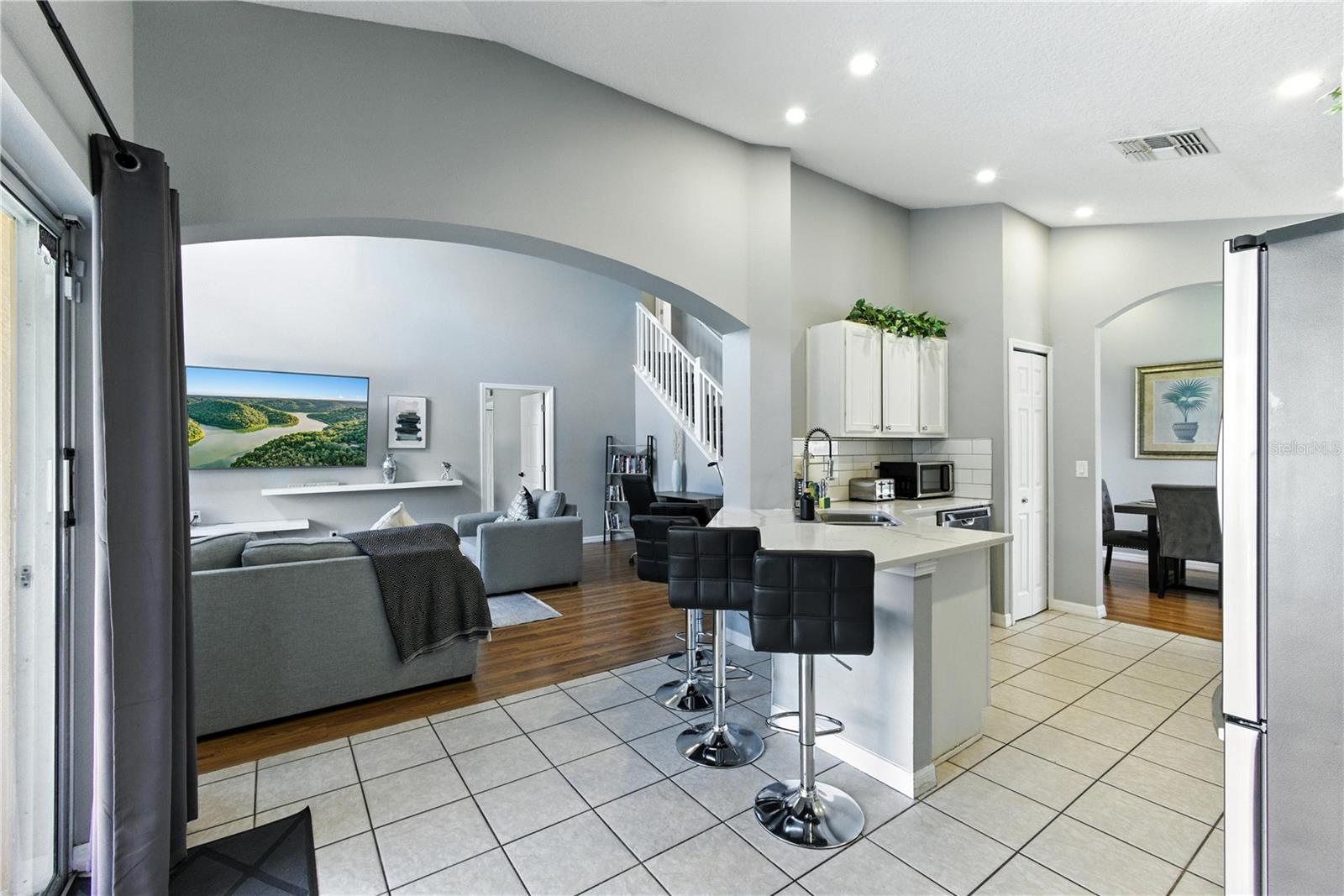 Image 12 of 61 For 255 Cordova Avenue
