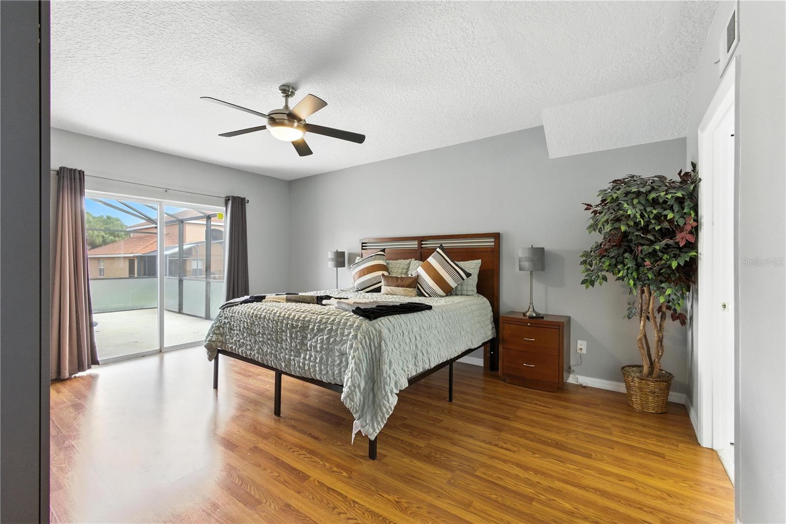 Image 13 of 61 For 255 Cordova Avenue