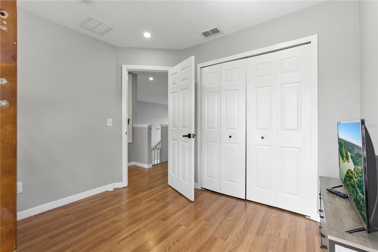 Image 30 of 61 For 255 Cordova Avenue