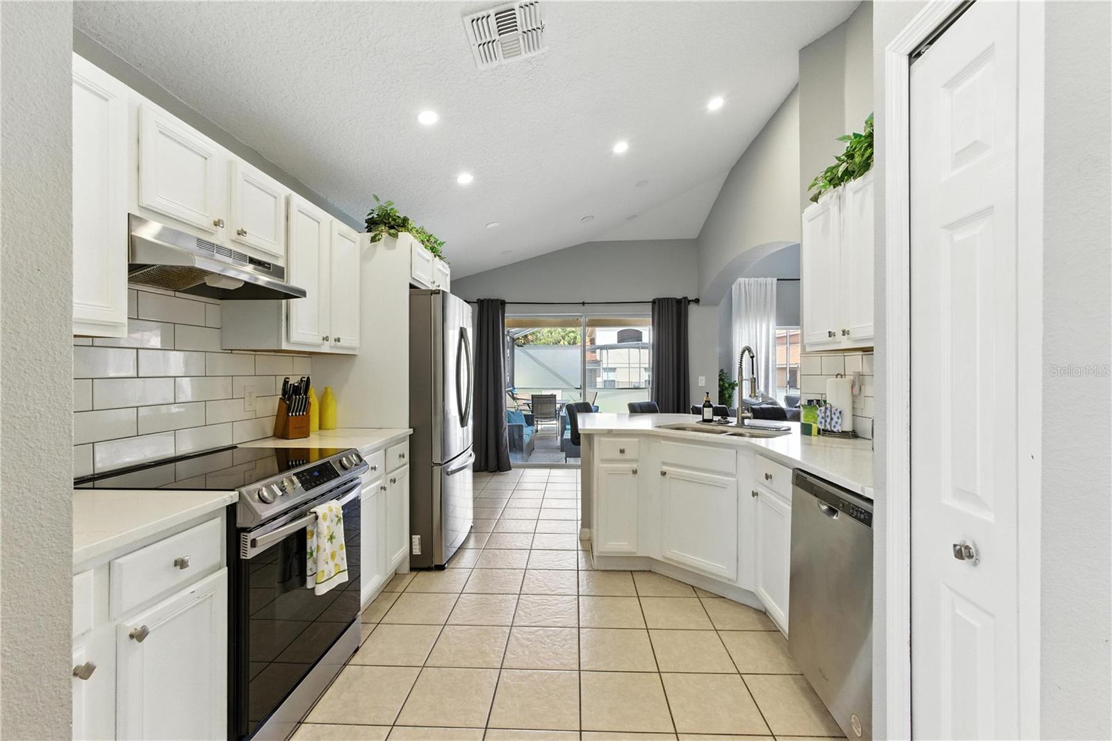 Image 9 of 61 For 255 Cordova Avenue