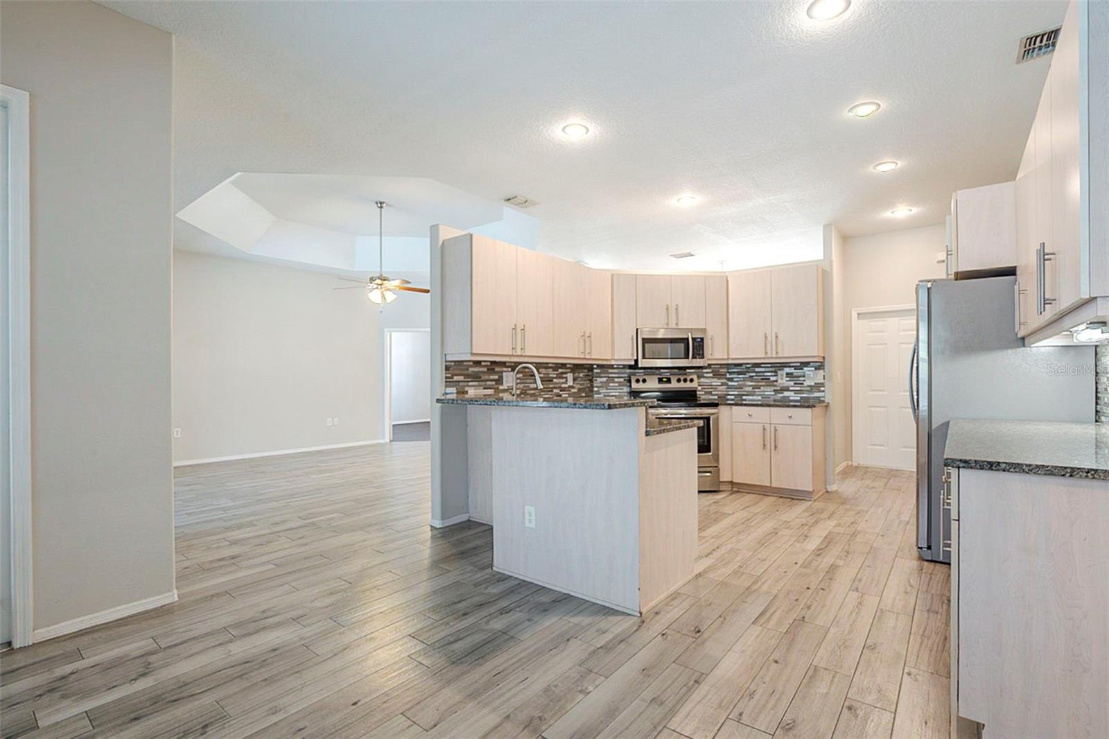 Image 15 of 47 For 8112 Maidencane Drive