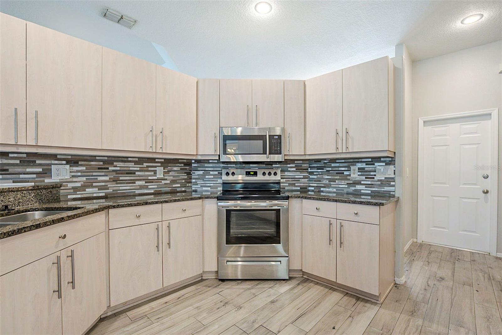 Image 17 of 47 For 8112 Maidencane Drive