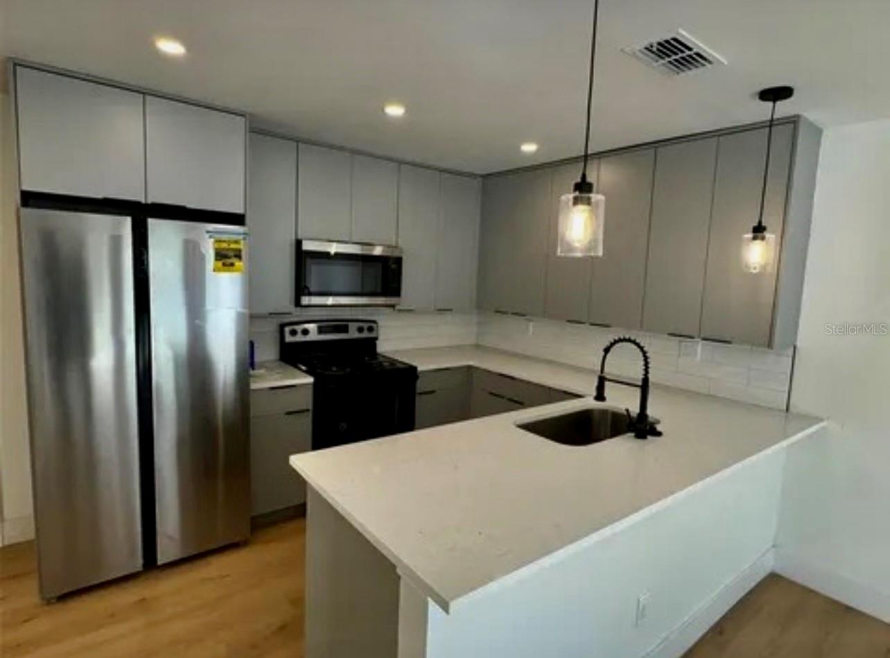 Image 7 of 15 For 640 Macduff Lane B