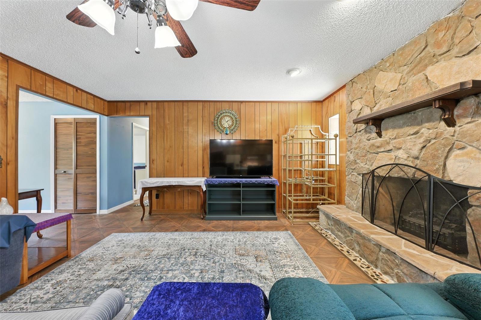Image 7 of 25 For 1515 Colonist Court