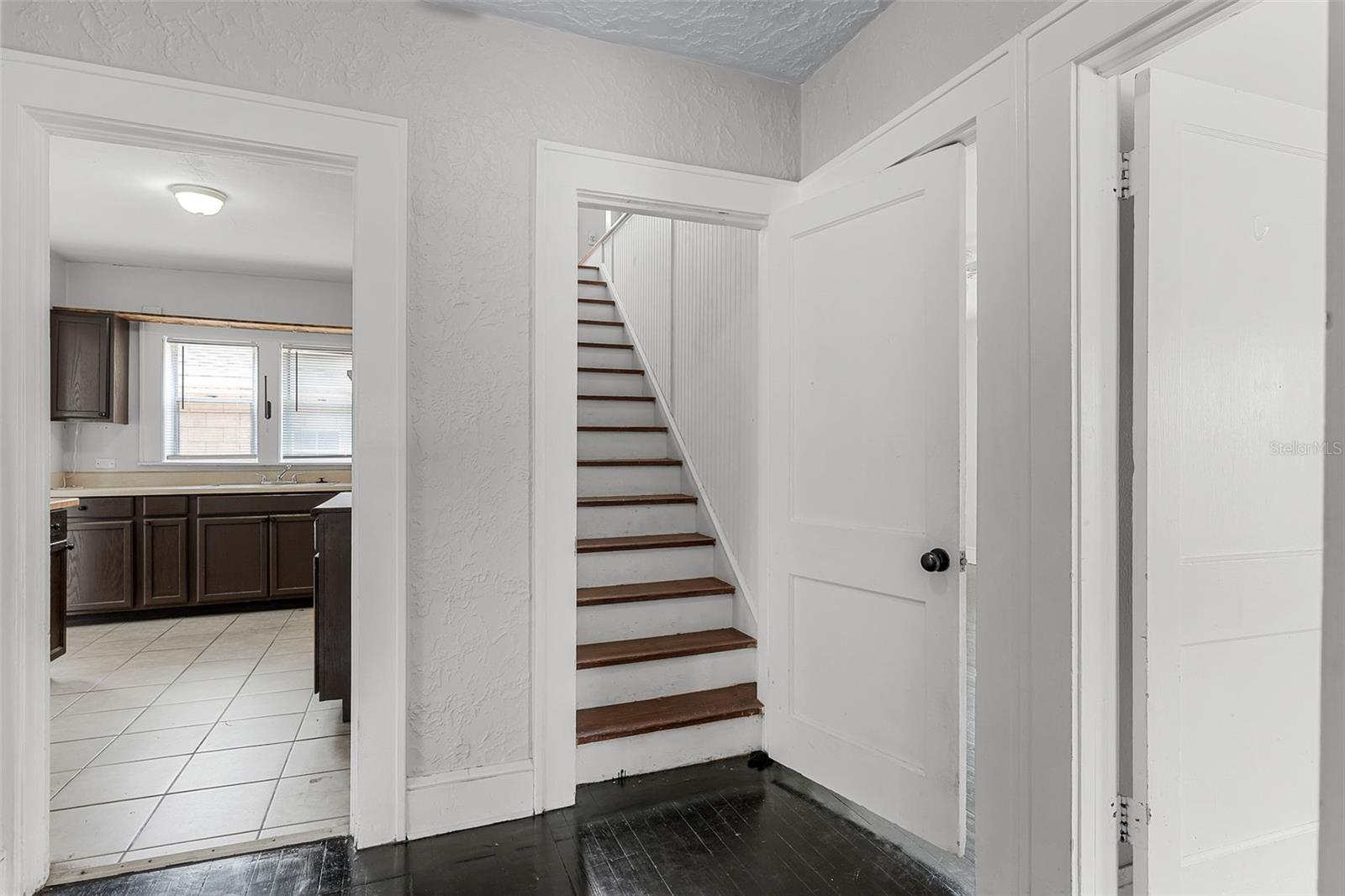 Image 13 of 28 For 25 Pinecrest Avenue
