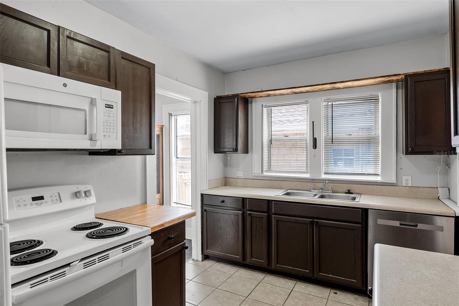 Image 15 of 28 For 25 Pinecrest Avenue