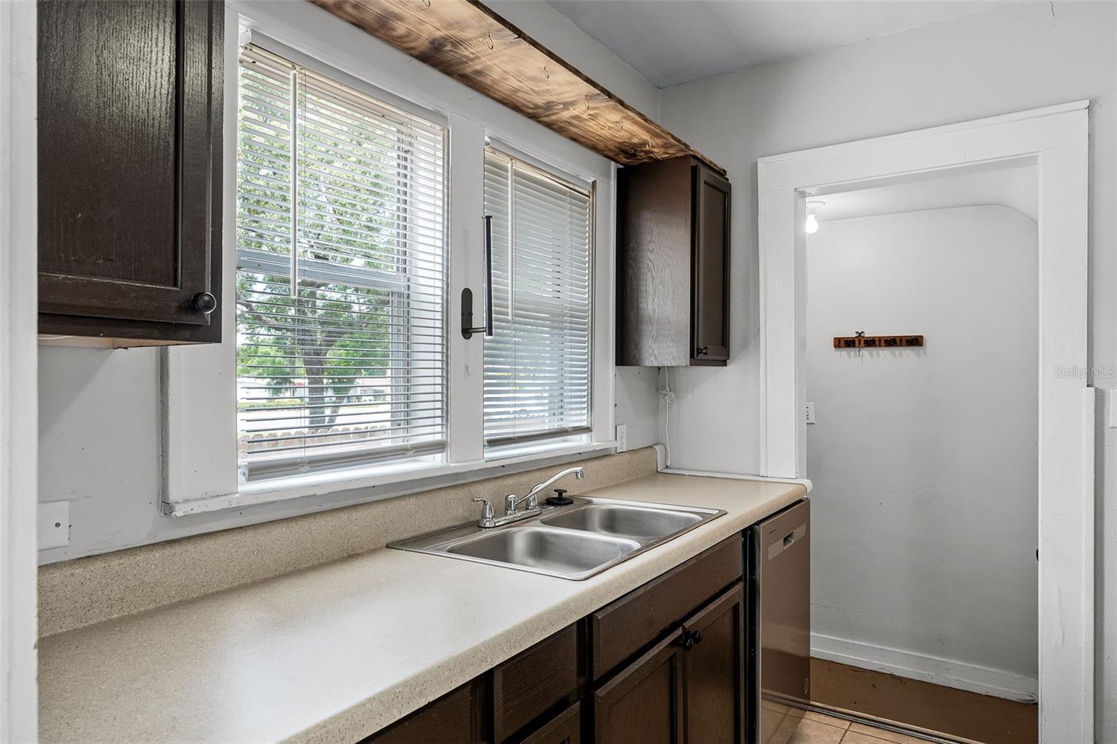 Image 16 of 28 For 25 Pinecrest Avenue