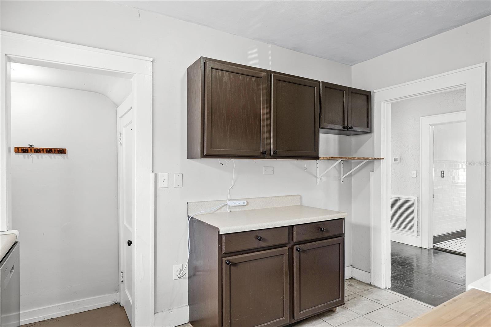 Image 17 of 28 For 25 Pinecrest Avenue