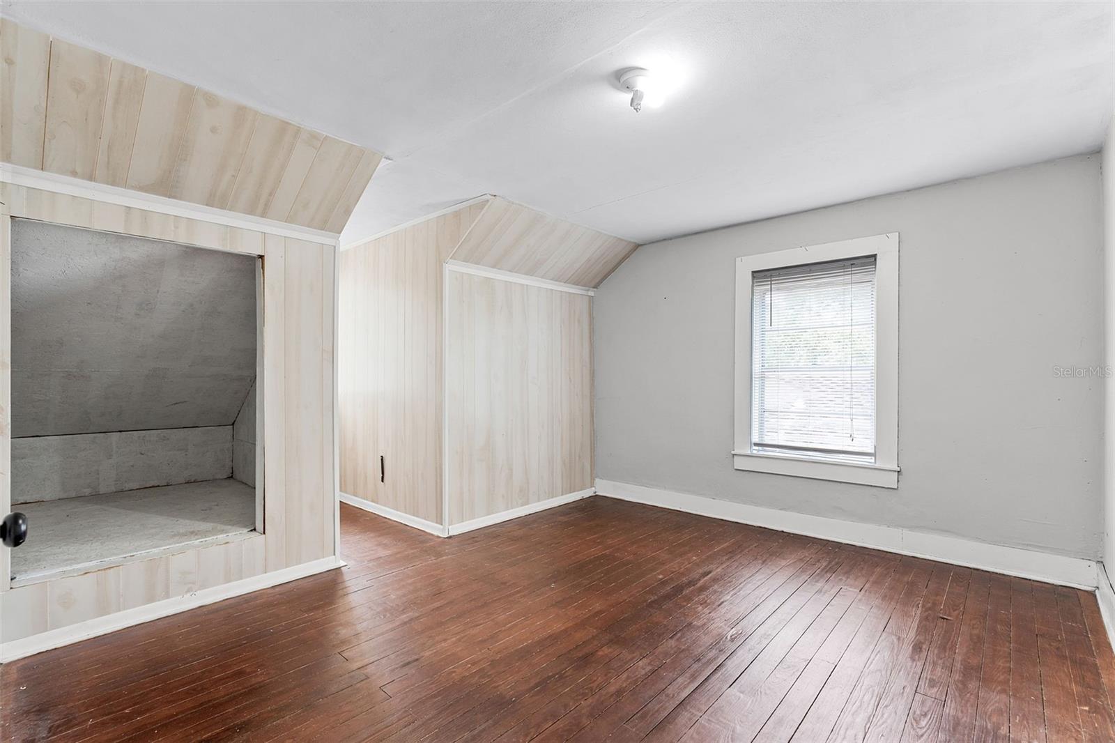 Image 19 of 28 For 25 Pinecrest Avenue