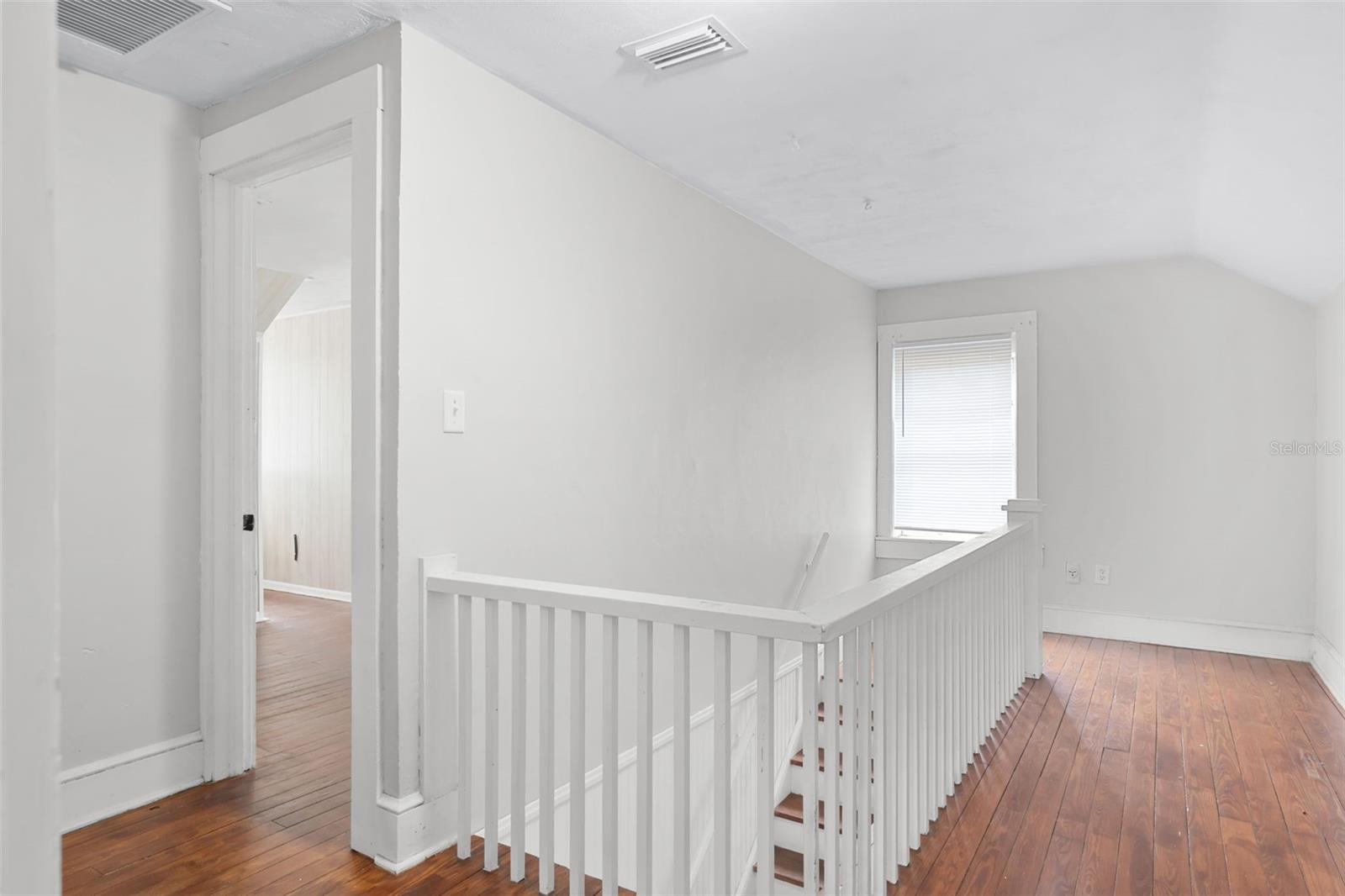 Image 20 of 28 For 25 Pinecrest Avenue