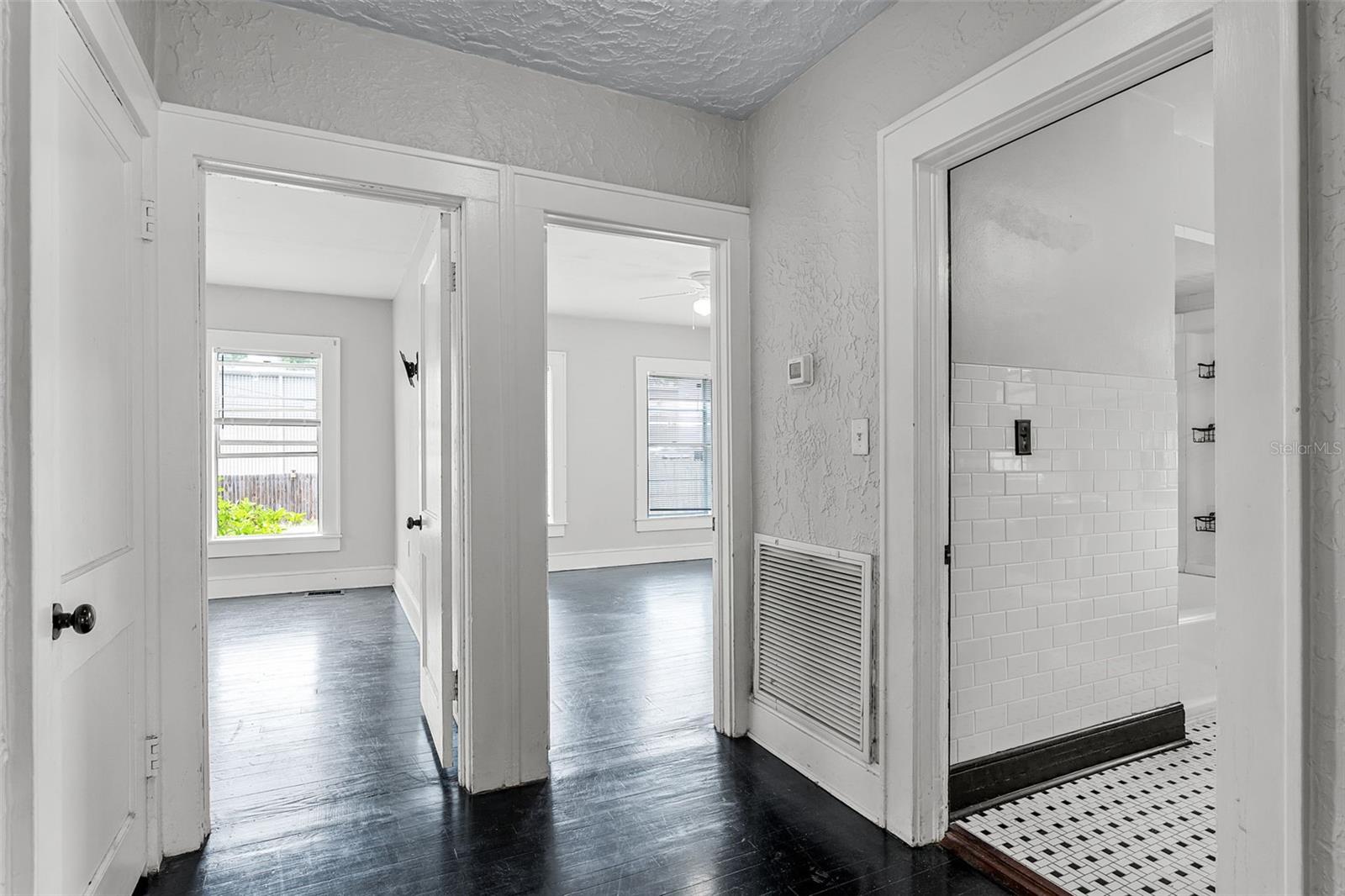 Image 22 of 28 For 25 Pinecrest Avenue