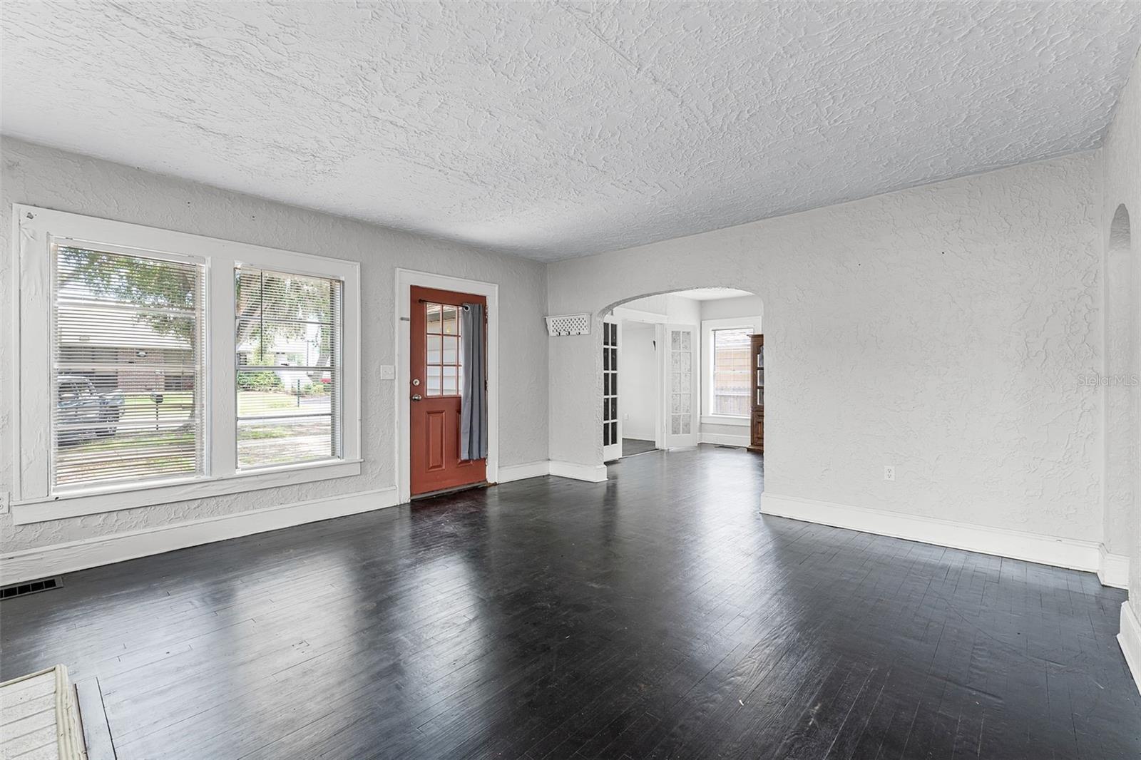 Image 5 of 28 For 25 Pinecrest Avenue