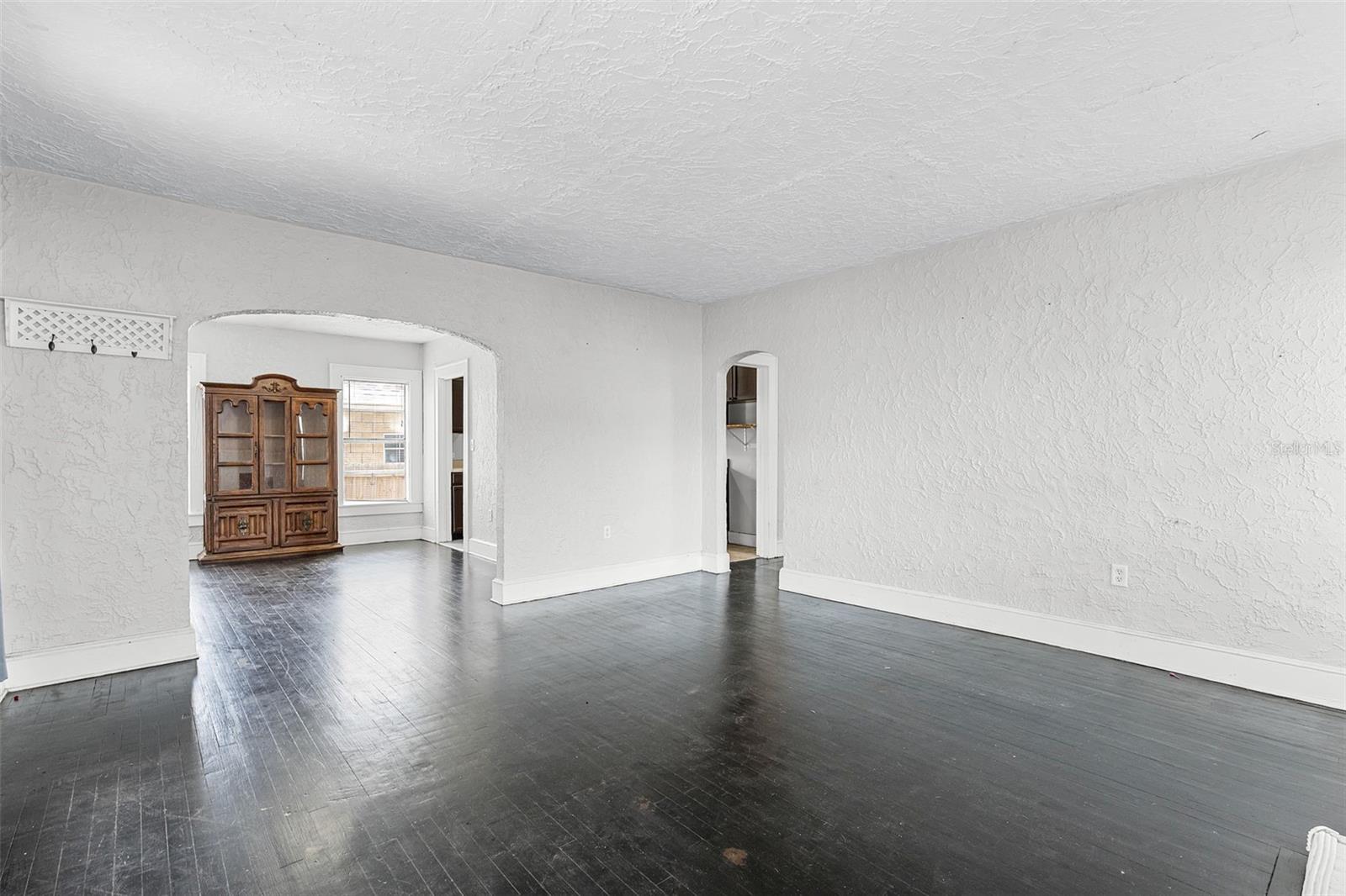Image 6 of 28 For 25 Pinecrest Avenue
