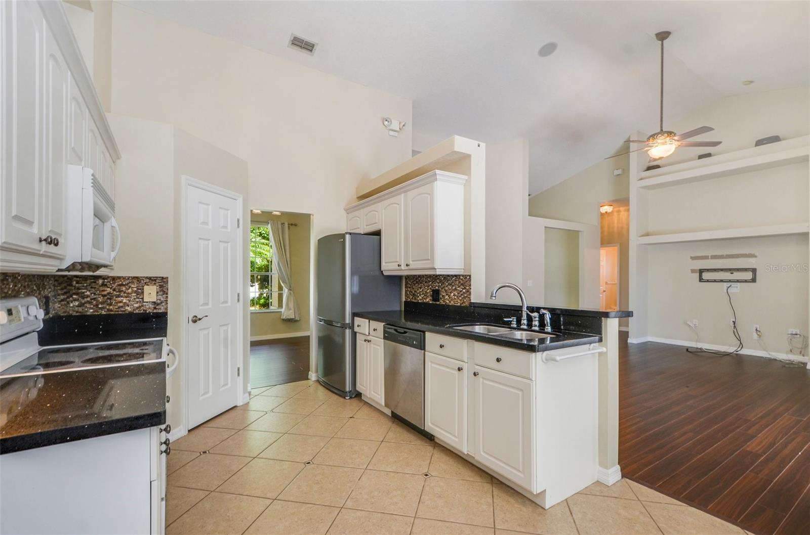 Image 14 of 45 For 2905 Elbert Way