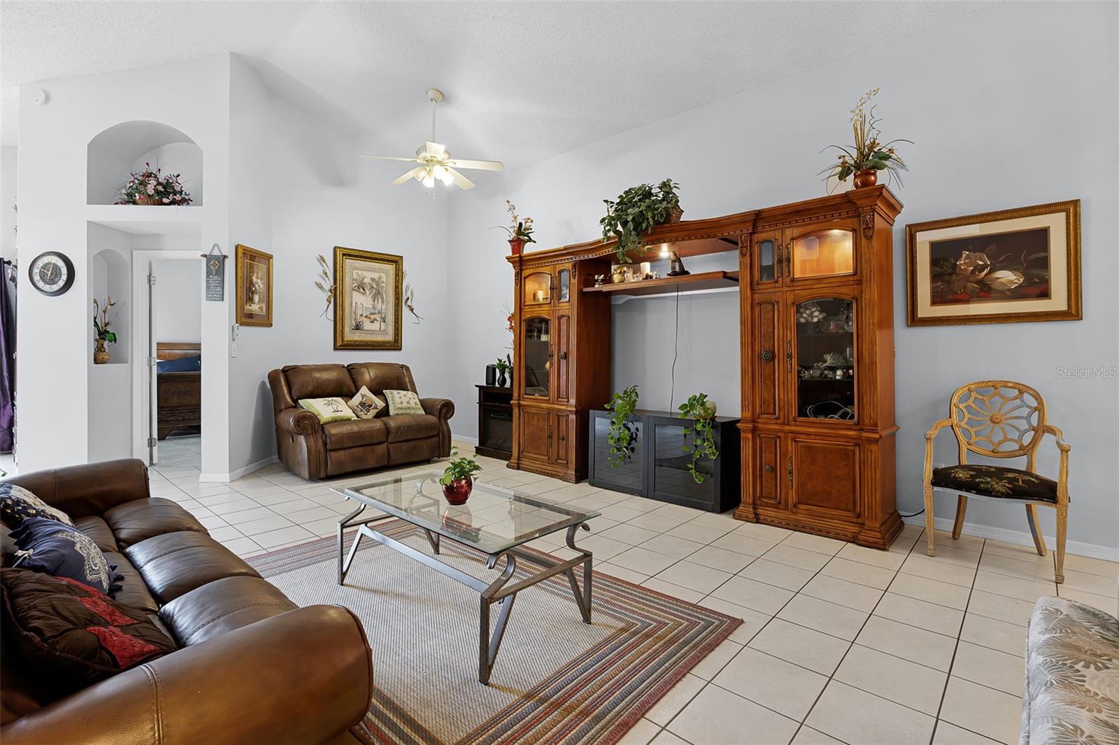 Image 7 of 48 For 527 Durango Loop Street