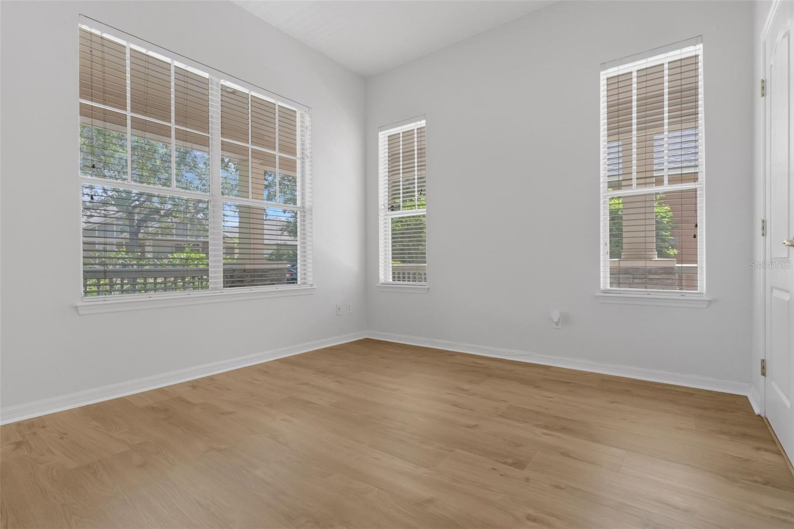 Image 10 of 28 For 12884 Penshurst Lane