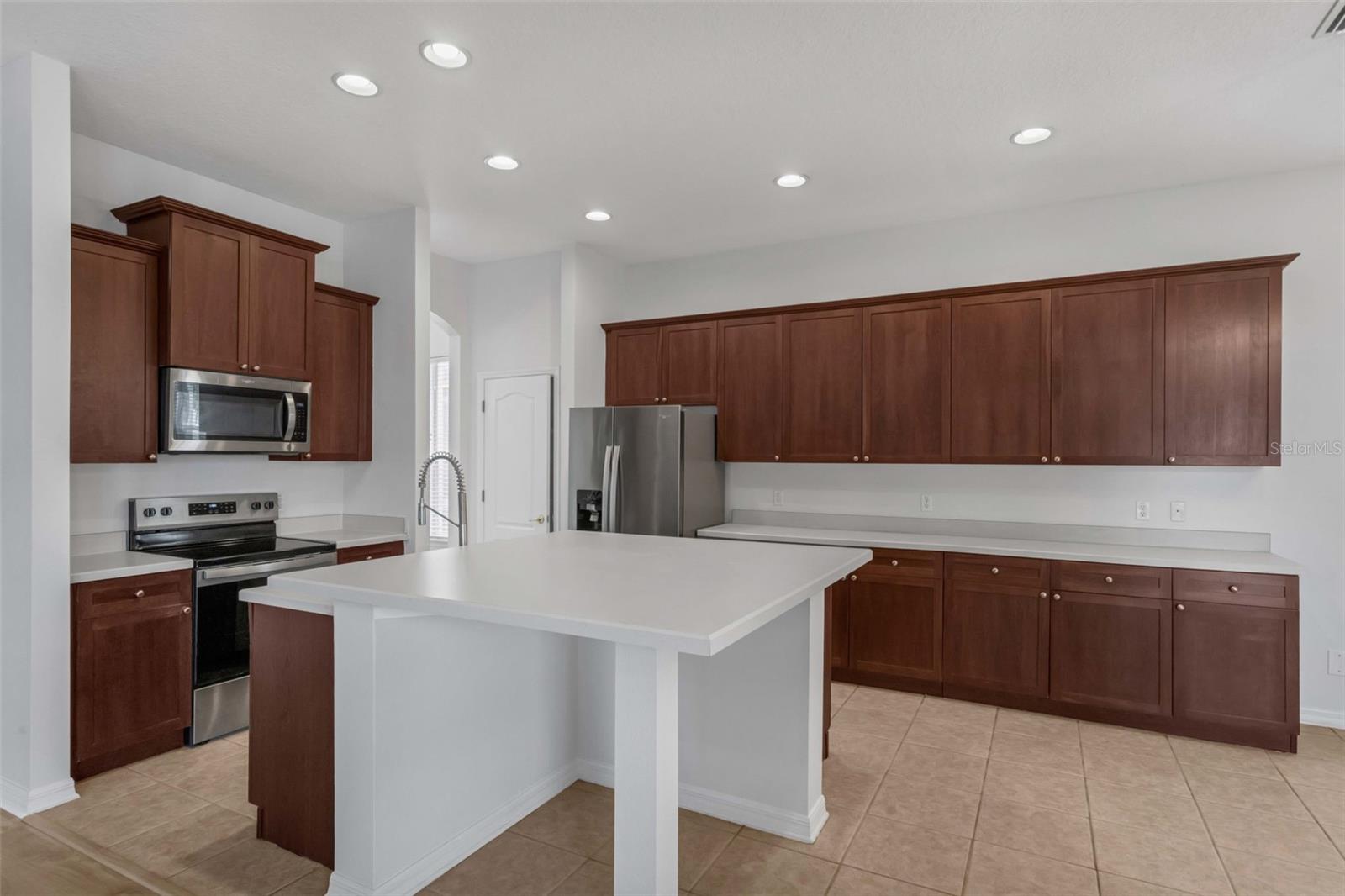 Image 4 of 28 For 12884 Penshurst Lane