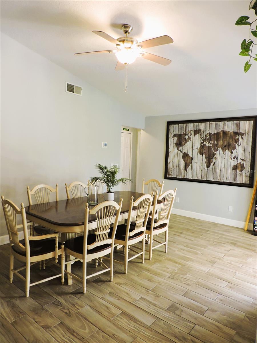Image 11 of 28 For 1361 Sterling Oaks Drive