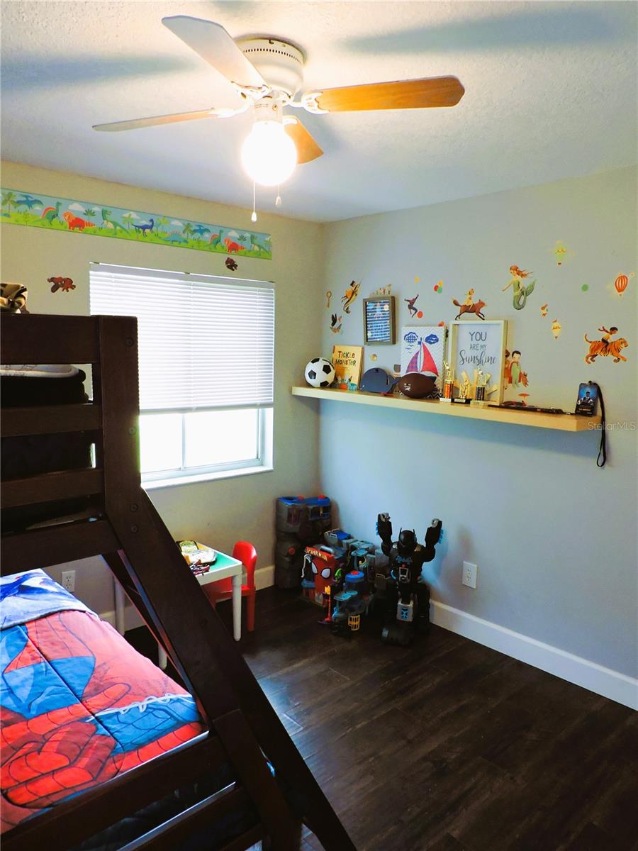 Image 16 of 28 For 1361 Sterling Oaks Drive