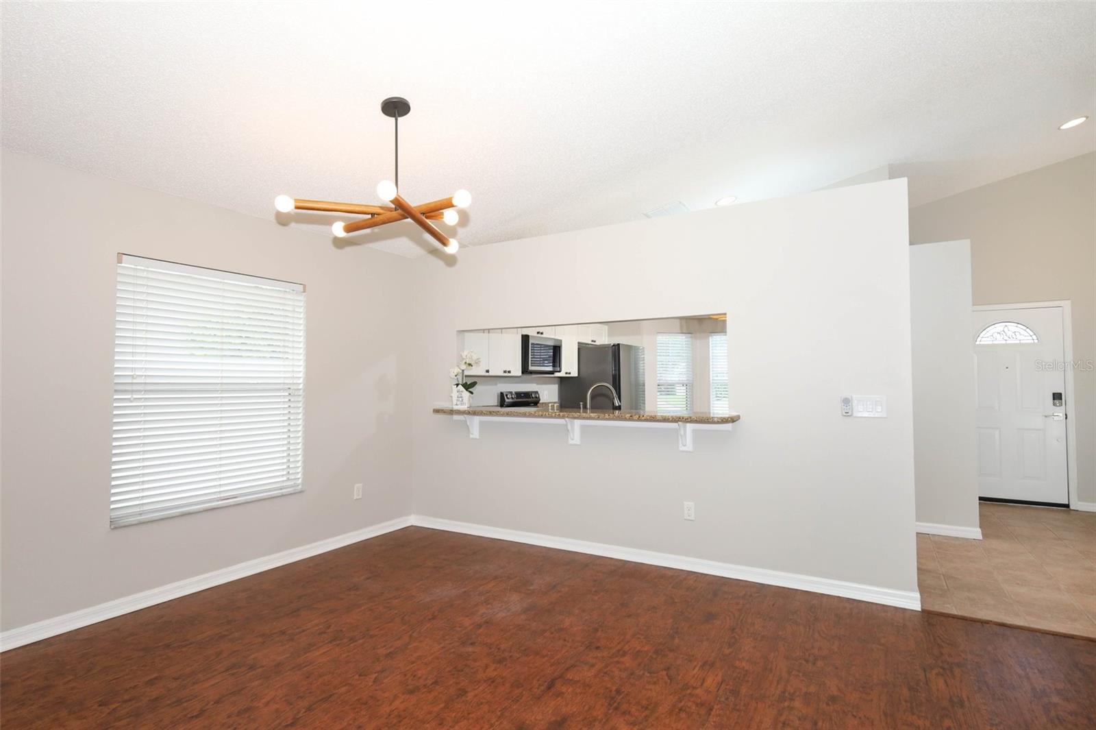 Image 10 of 73 For 14130 Leicester Lane