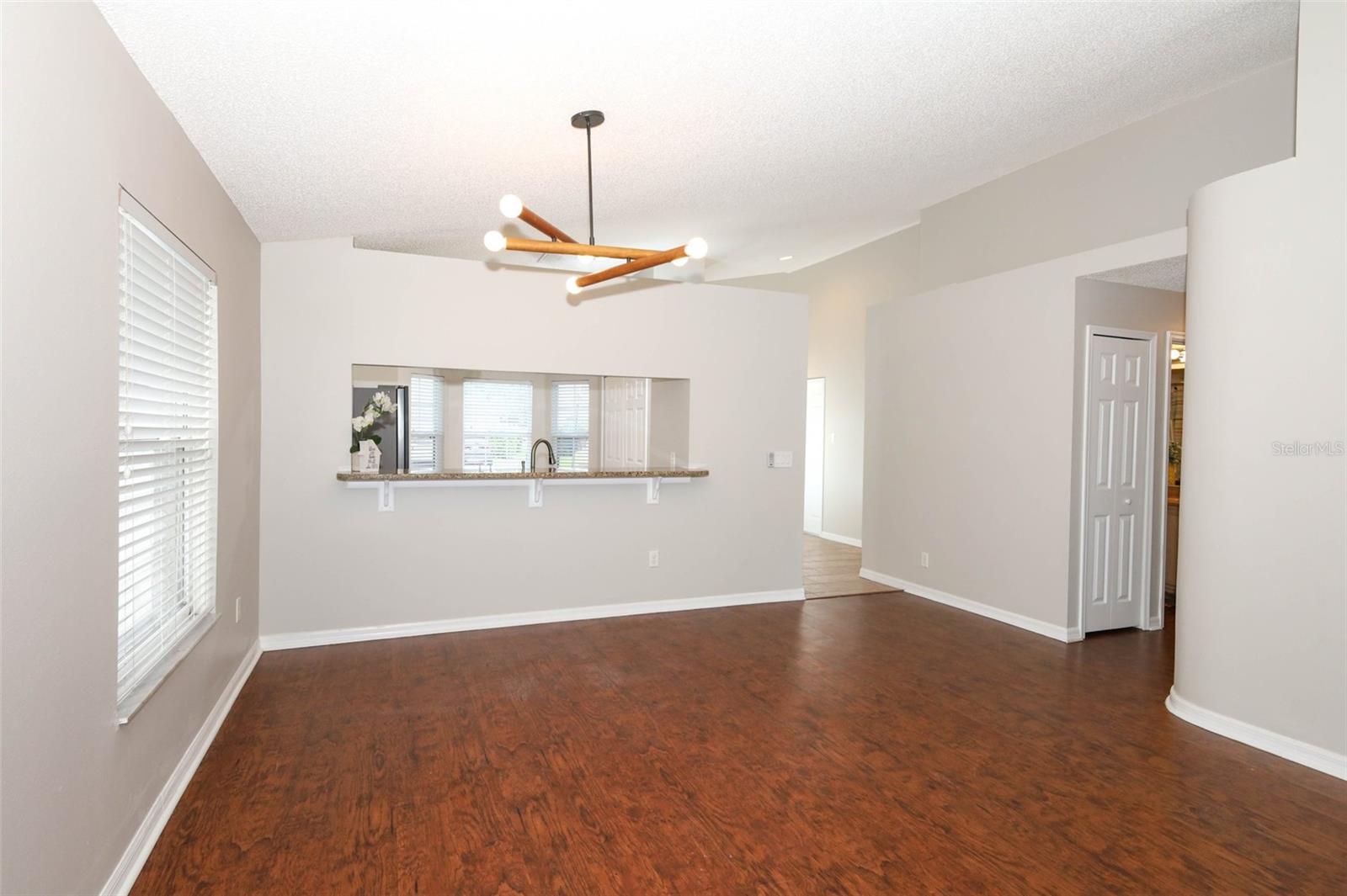 Image 11 of 73 For 14130 Leicester Lane